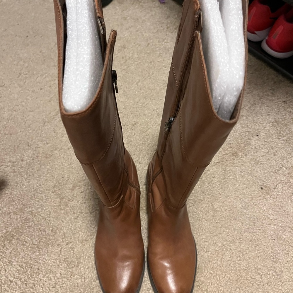 Etienne Aigner boot